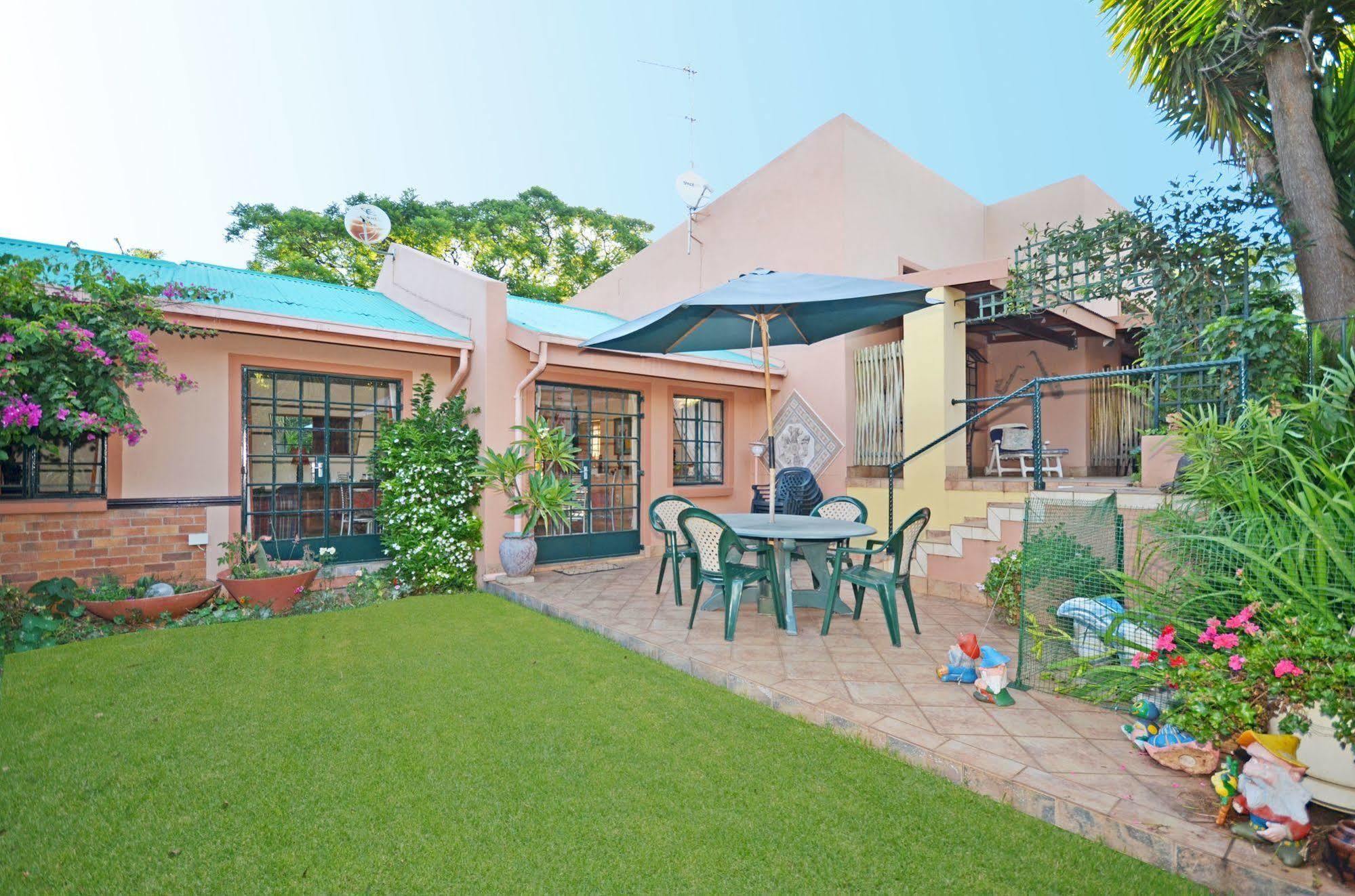 Cherry Tree Cottage B&B Linden Johannesburgo Exterior foto